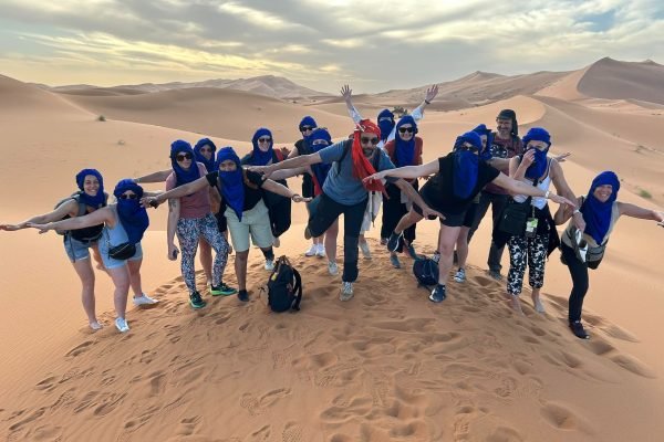 photo de groupe dans le desert